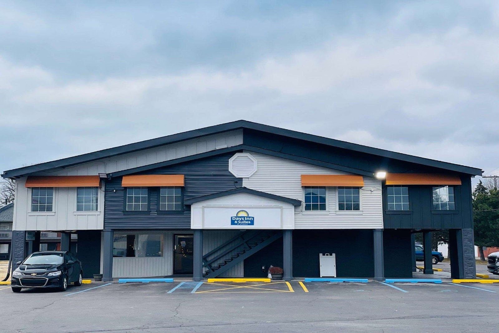 Days Inn & Suites by Wyndham Port Huron — photo