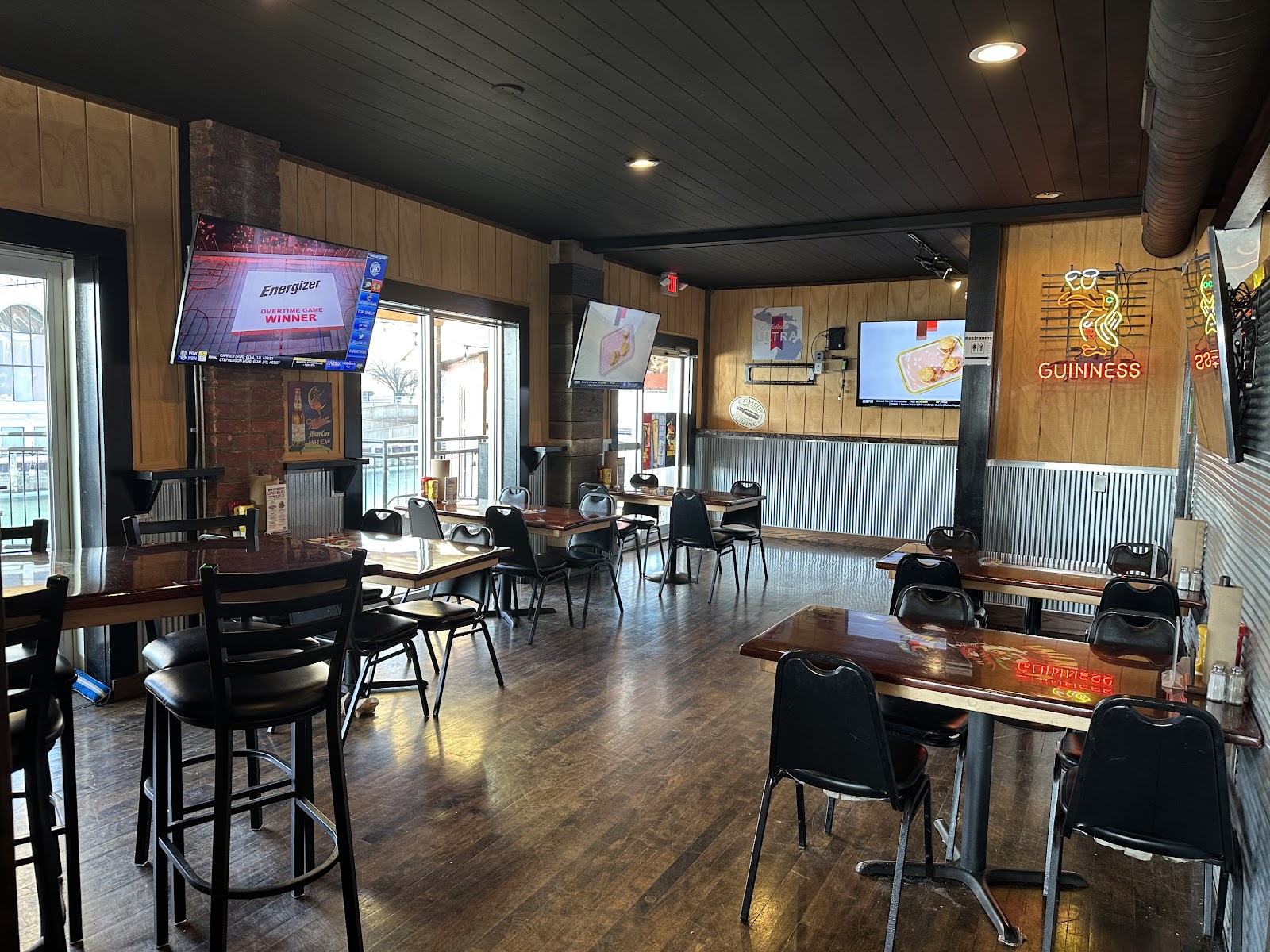 Wings Etc. in Port Huron